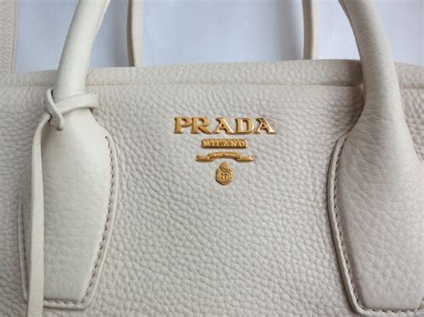 cartera prada milano